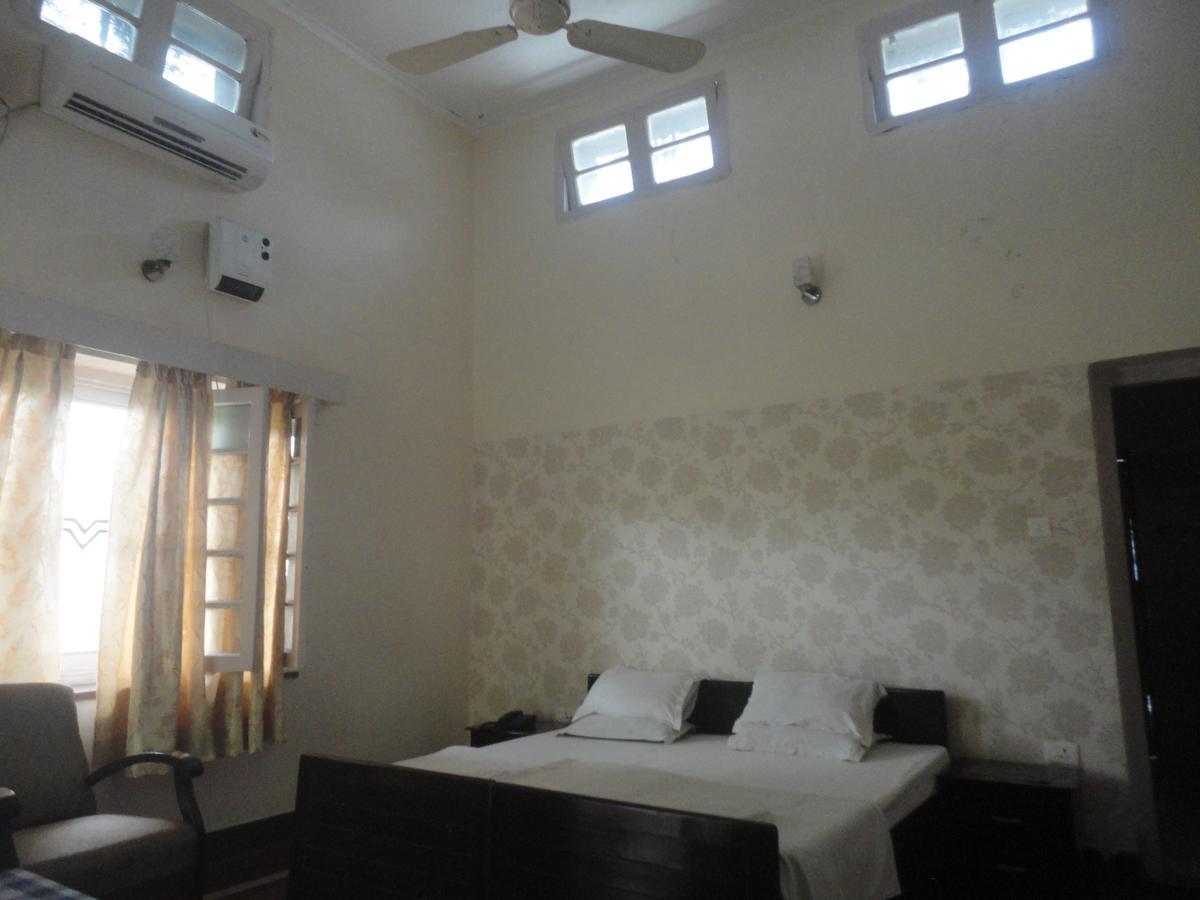 Hotel White House Dehradun Exterior photo